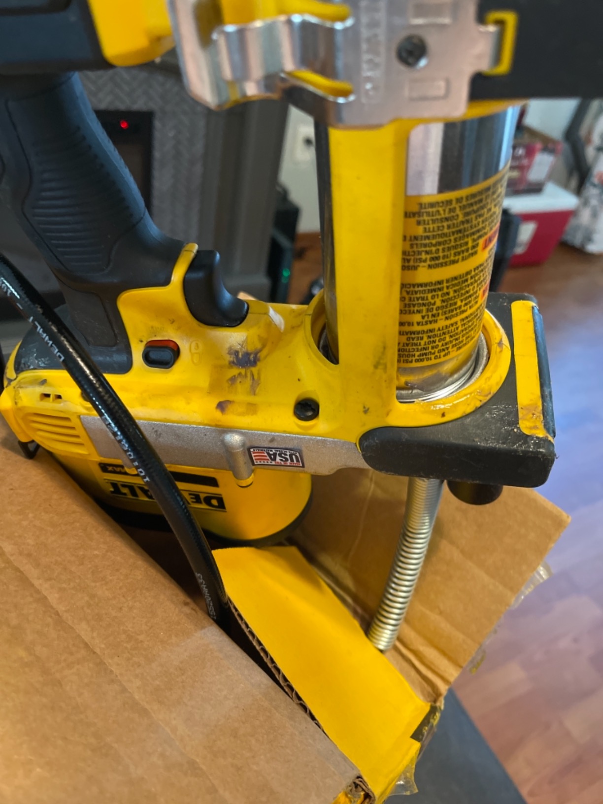 DEWALT Grease Gun 20V MAX, Cordless Electric Grease Gun 42