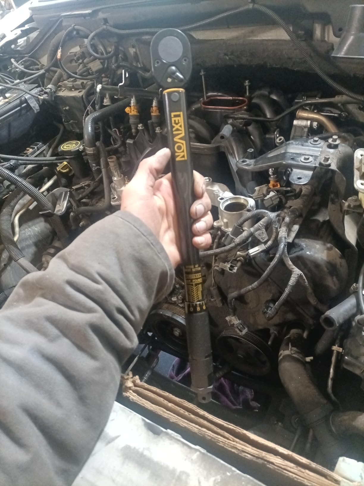 LEXIVON Torque Wrench 1/2-Inch Drive Click 10-150 Ft-Lb/13.6-203.5 Nm (LX-183) customer photo 1