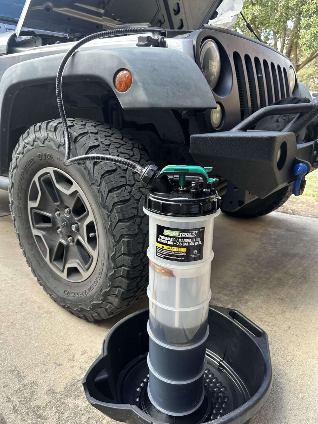 OEMTOOLS Pneumatic/Manual Fluid Extractor, 6L Oil Extractor Pump, 5ft Hose customer photo 1