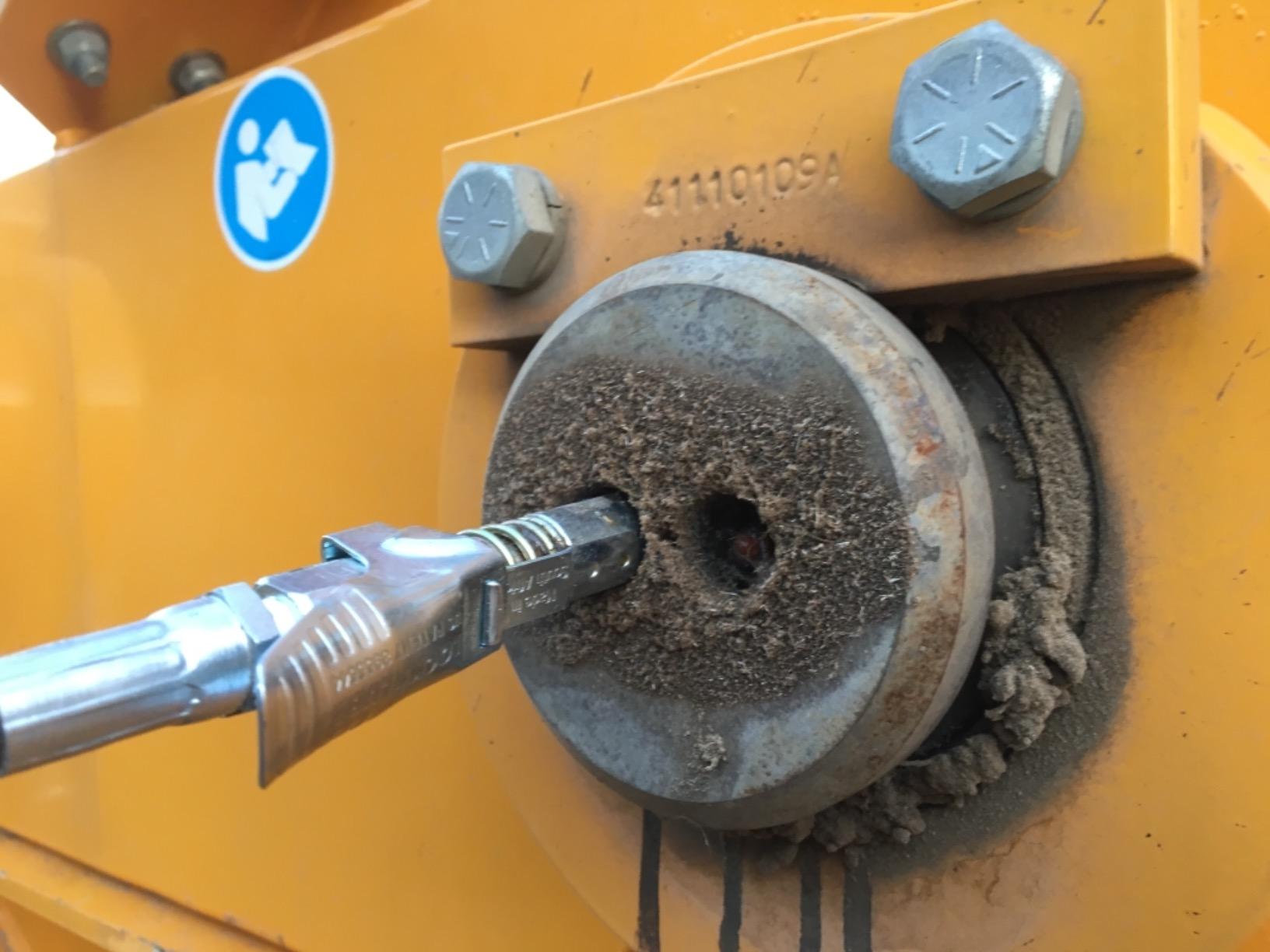 Lock N Lube Pistol Grip Heavy Duty 5000 Psi Grease Gun customer photo 2