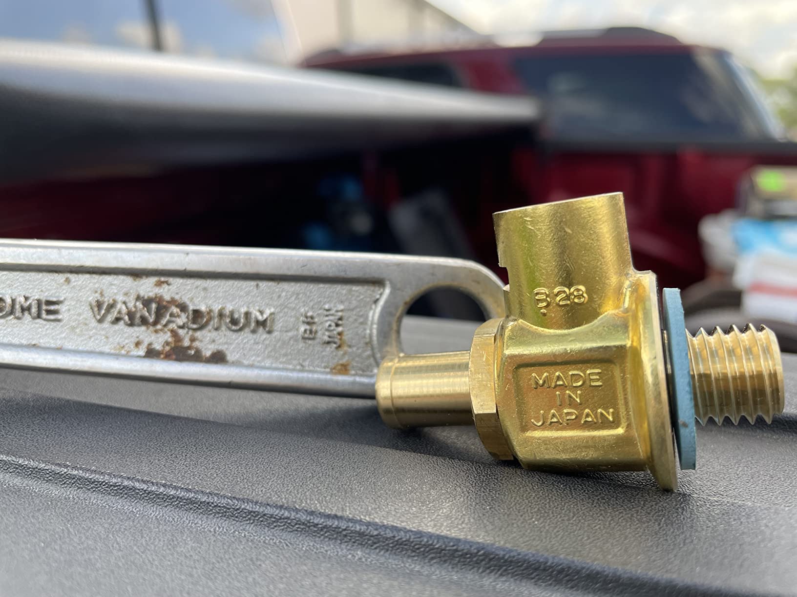 F137N with LC-10 F-Series Large Body Fumoto Valve with Long Nipple and LC-10 Lever Clip for M12-1.75 customer photo 2