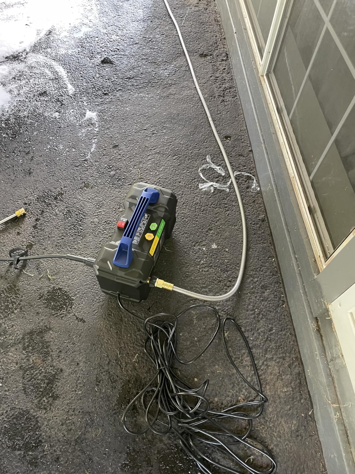 Westinghouse ePX3100v Electric Pressure Washer, 2100 Max PSI 1.76 Max GPM, Built-in Carry Handle, Detachable Foam Cannon, Pro-Style Steel Wand, 3-Nozzle Set, for Cars/Fences/Driveways/Home/Patios customer photo 1